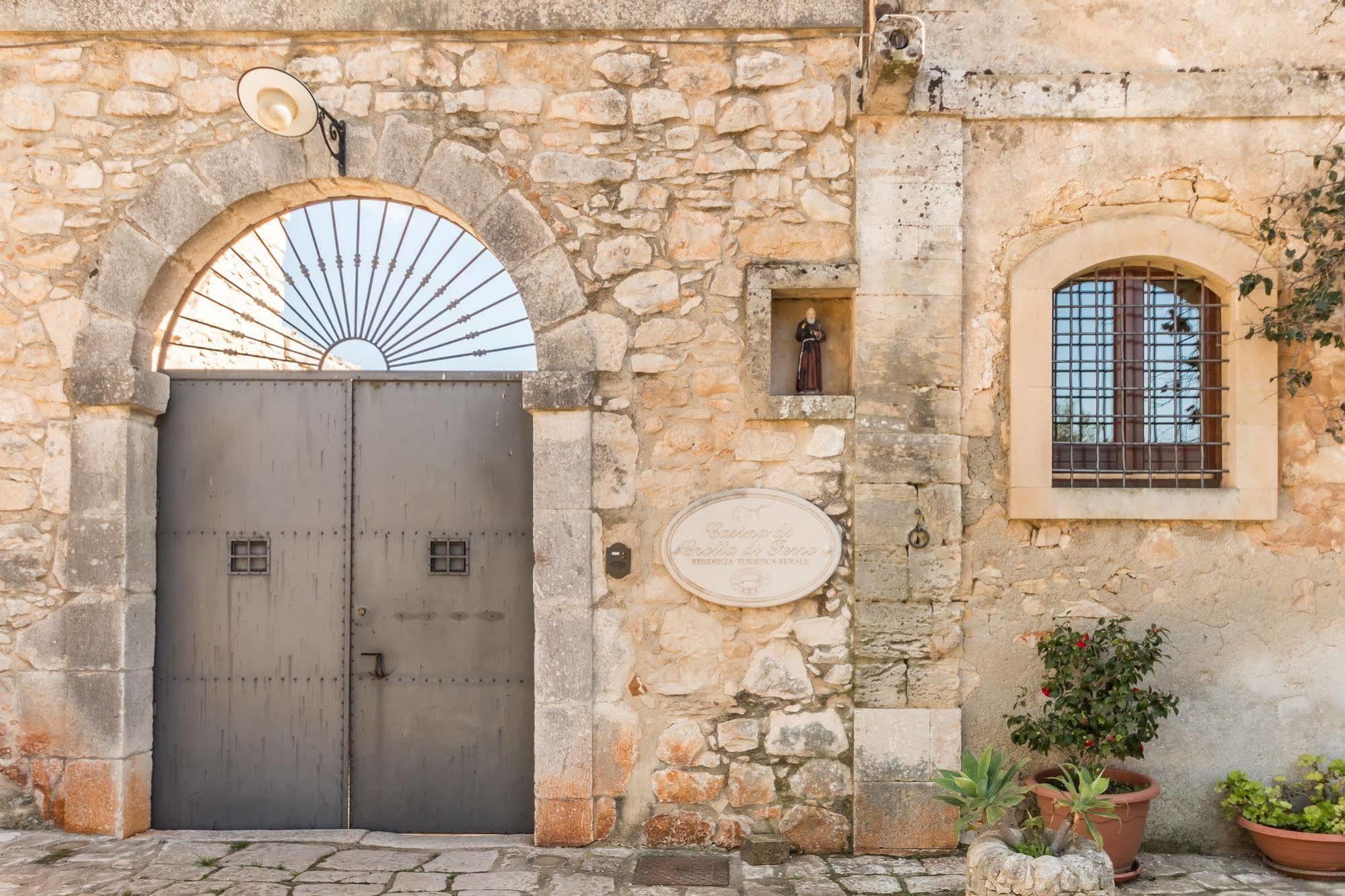 Country Hotel Casina Di Grotta Di Ferro Ragusa Bagian luar foto