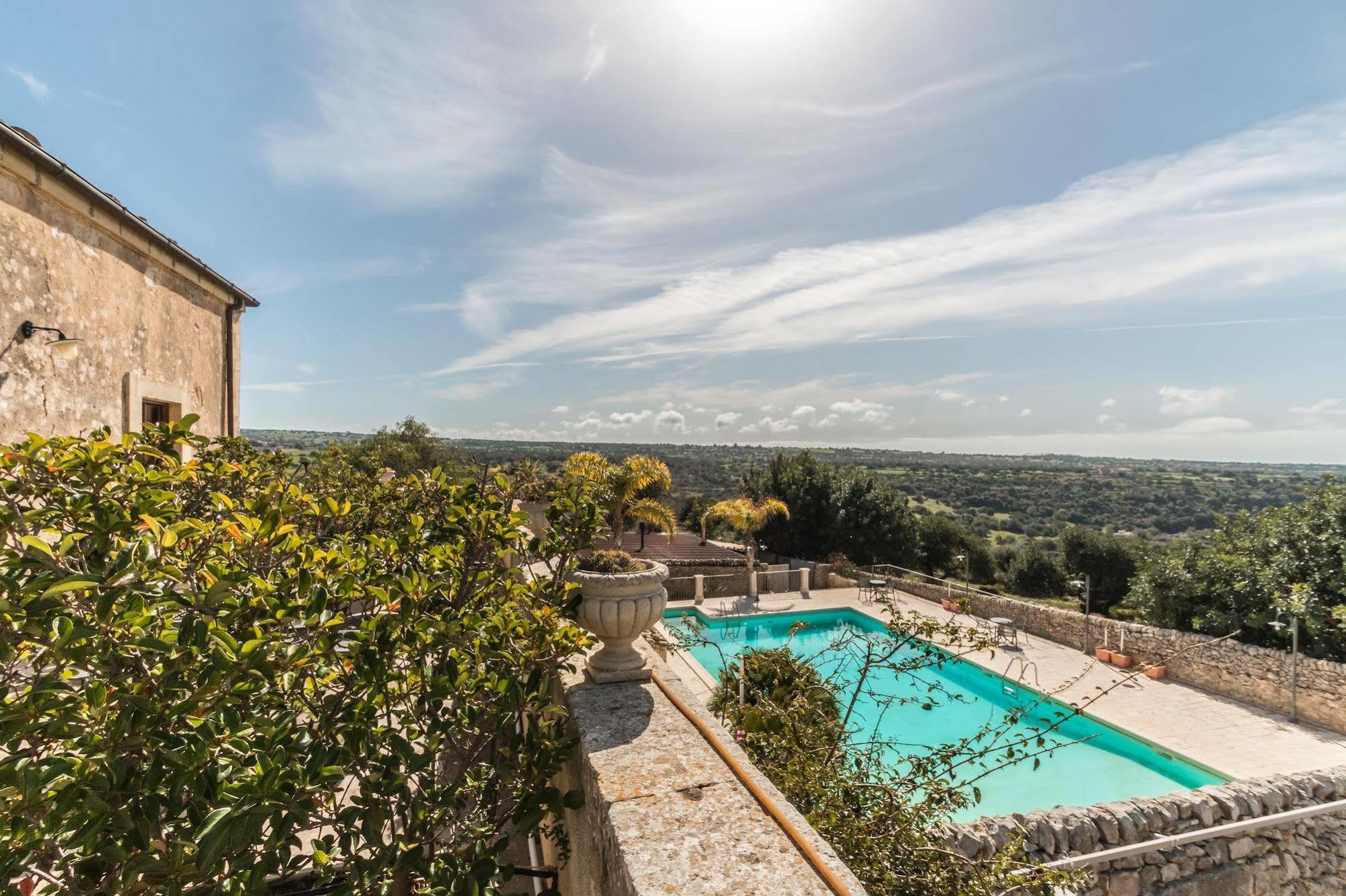 Country Hotel Casina Di Grotta Di Ferro Ragusa Bagian luar foto