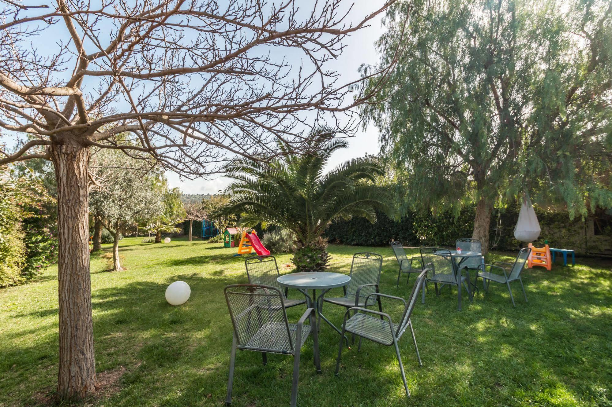 Country Hotel Casina Di Grotta Di Ferro Ragusa Bagian luar foto